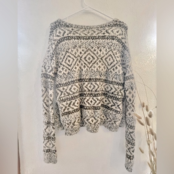 Abercrombie // Soft Aztec V Neck Pull Over Sweater in Taupe - Picture 2 of 4